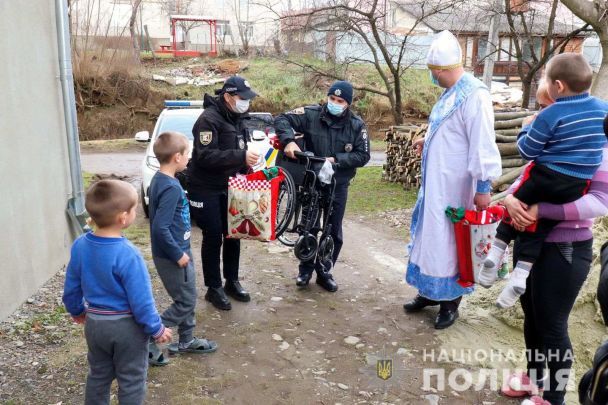 © Головне управління Національної поліції в Закарпатській області