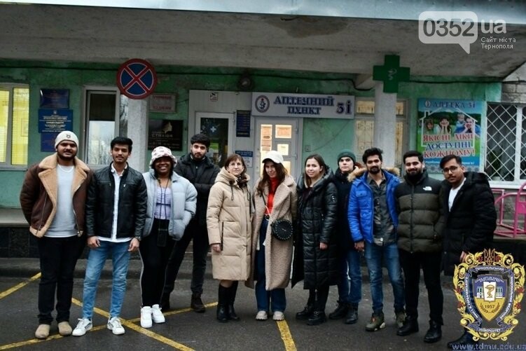 Студенти-медики зібрали гроші та купили подарунки діткам, які хворіють на рак , фото-1
